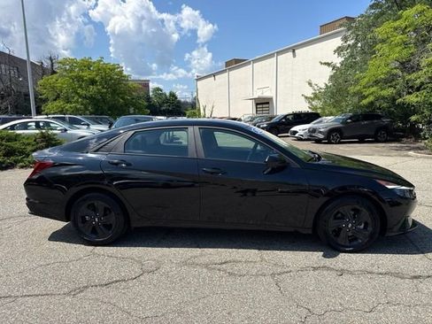 Used 2023 Hyundai Elantra SEL FWD image 14