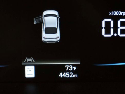 Used 2025 Hyundai Elantra Sport image 8