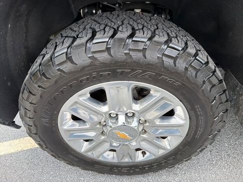 Used 2024 Chevrolet Silverado 2500 High Country w/ High Country Premium Package AWD/4WD image 11