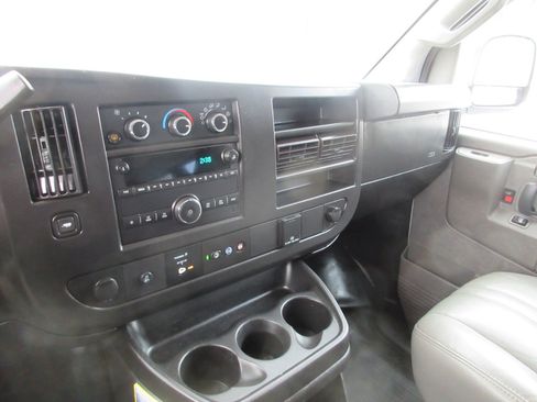 Used 2020 Chevrolet Express 2500 Extended image 34