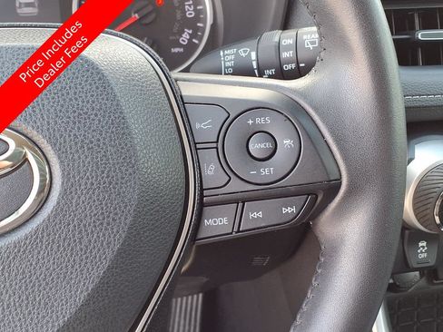 Used 2020 Toyota RAV4 XLE Premium FWD image 32