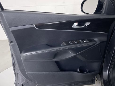 Used 2019 Kia Sorento LX image 10