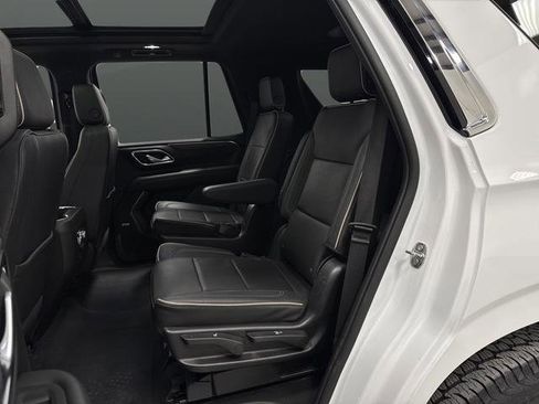 Used 2022 GMC Yukon SLT w/ SLT Premium Package image 32