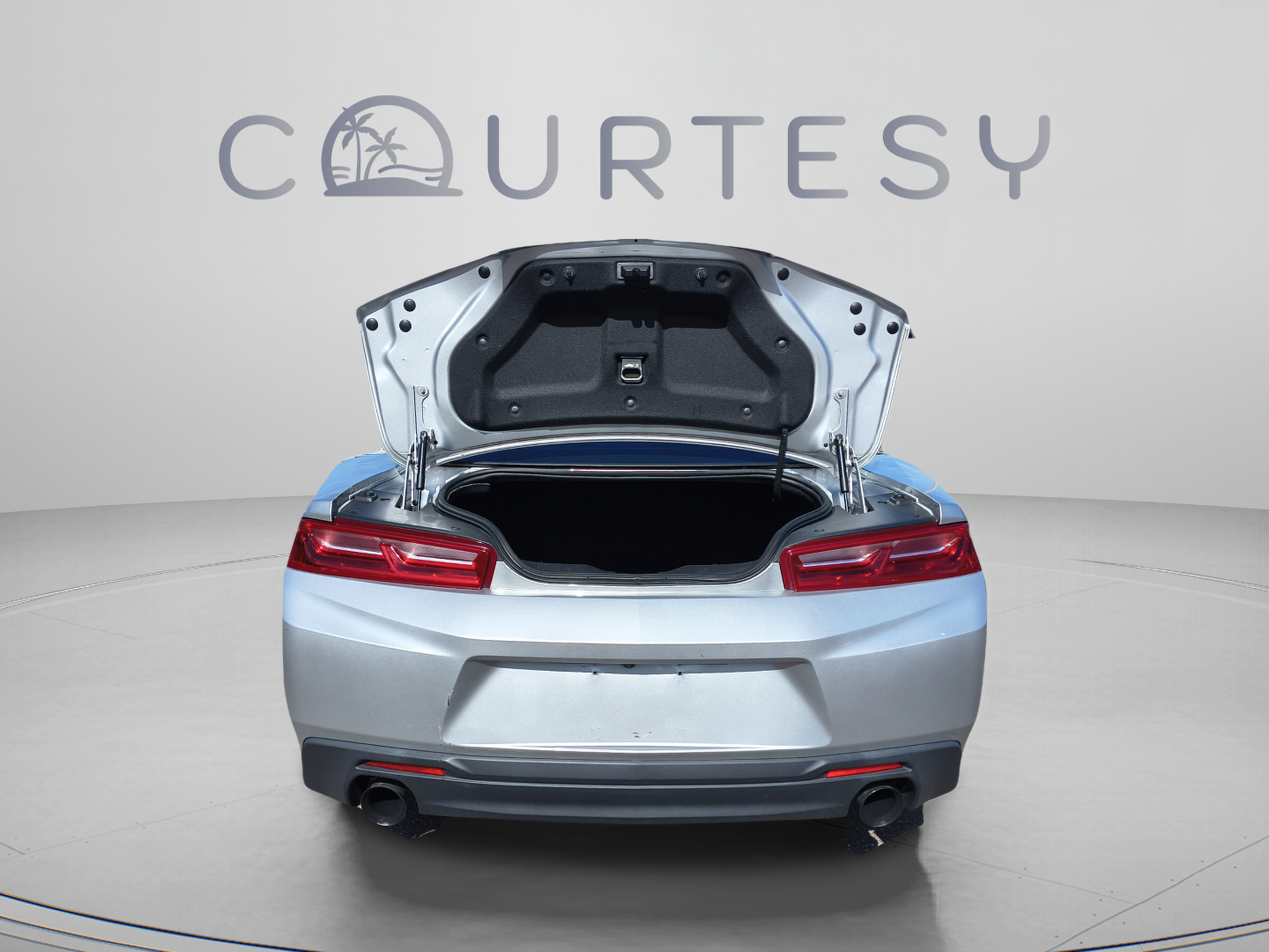 Used 2018 Chevrolet Camaro LT RWD image 11