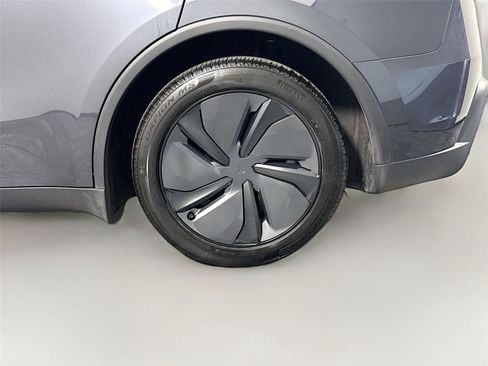 Used 2026 Tesla Model Y Long Range AWD/4WD image 31