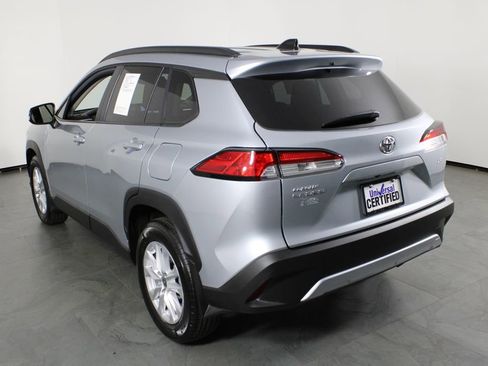 Used 2025 Toyota Corolla Cross LE image 3