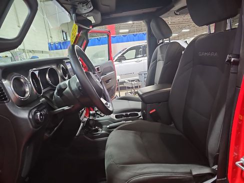 Used 2022 Jeep Wrangler Unlimited Sahara w/ Cold Weather Group image 14