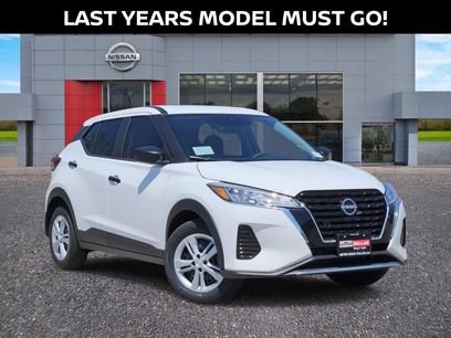 New 2025 Nissan Kicks Play S