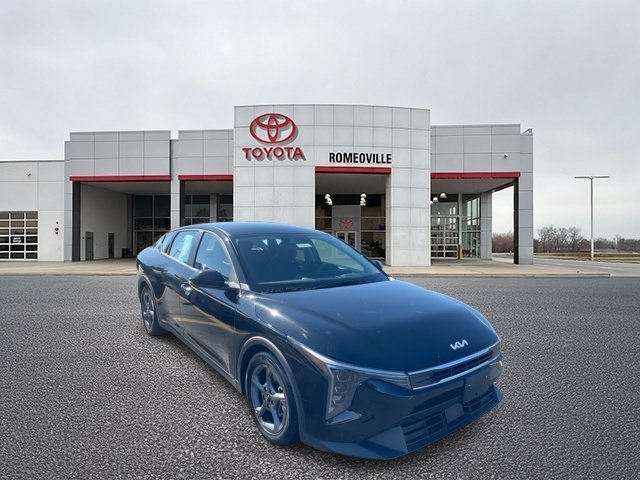 Used 2025 Kia K4 FWD image 1