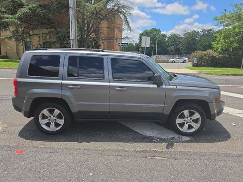 Used 2014 Jeep Patriot Latitude FWD image 4