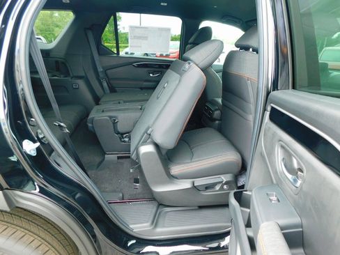 New 2025 Honda Pilot Sport image 22