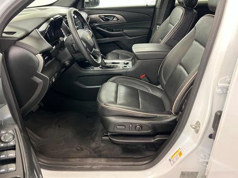 Used 2023 Chevrolet Traverse Premier AWD/4WD image 17