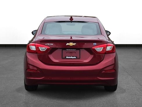 Used 2017 Chevrolet Cruze LT FWD image 6