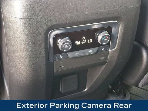 Used 2025 Chevrolet Suburban Premier AWD/4WD image 19