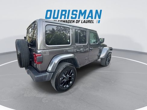 Used 2025 Jeep Wrangler Unlimited Sahara w/ Safety Group image 8