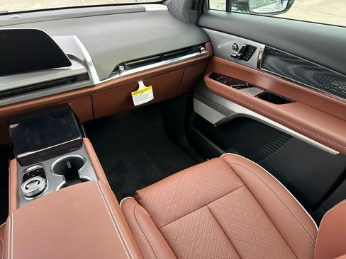 New 2026 Cadillac Vistiq Platinum image 11