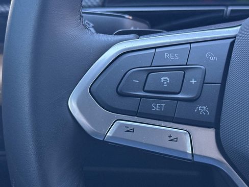 Certified 2025 Volkswagen Atlas Cross Sport SEL R-Line image 23