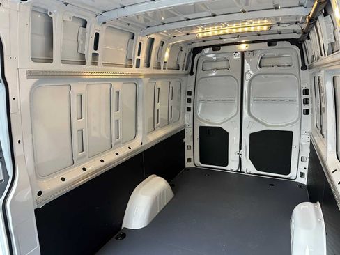 Used 2024 Mercedes-Benz Sprinter 2500 image 14
