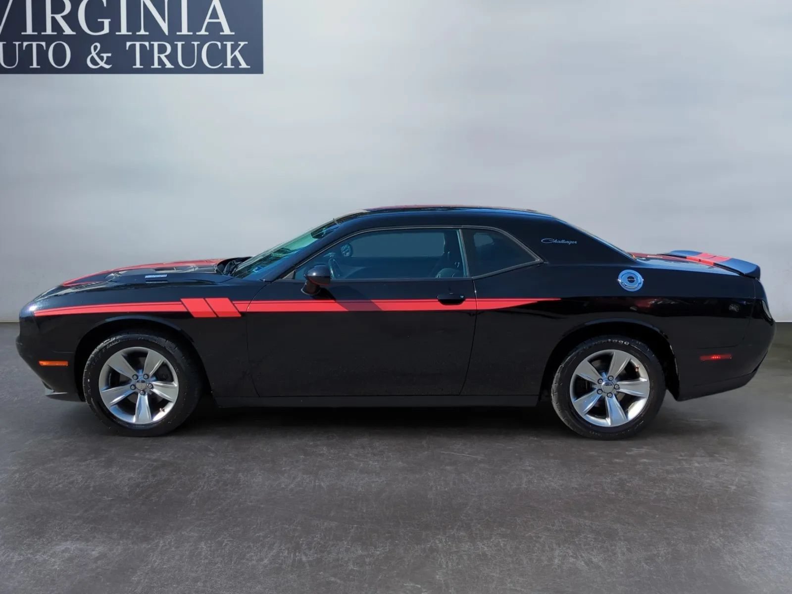 Used 2021 Dodge Challenger SXT RWD image 5