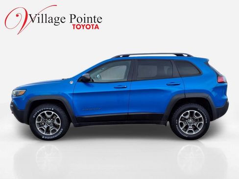 Used 2020 Jeep Cherokee Trailhawk w/ Cold Weather Group AWD/4WD image 2