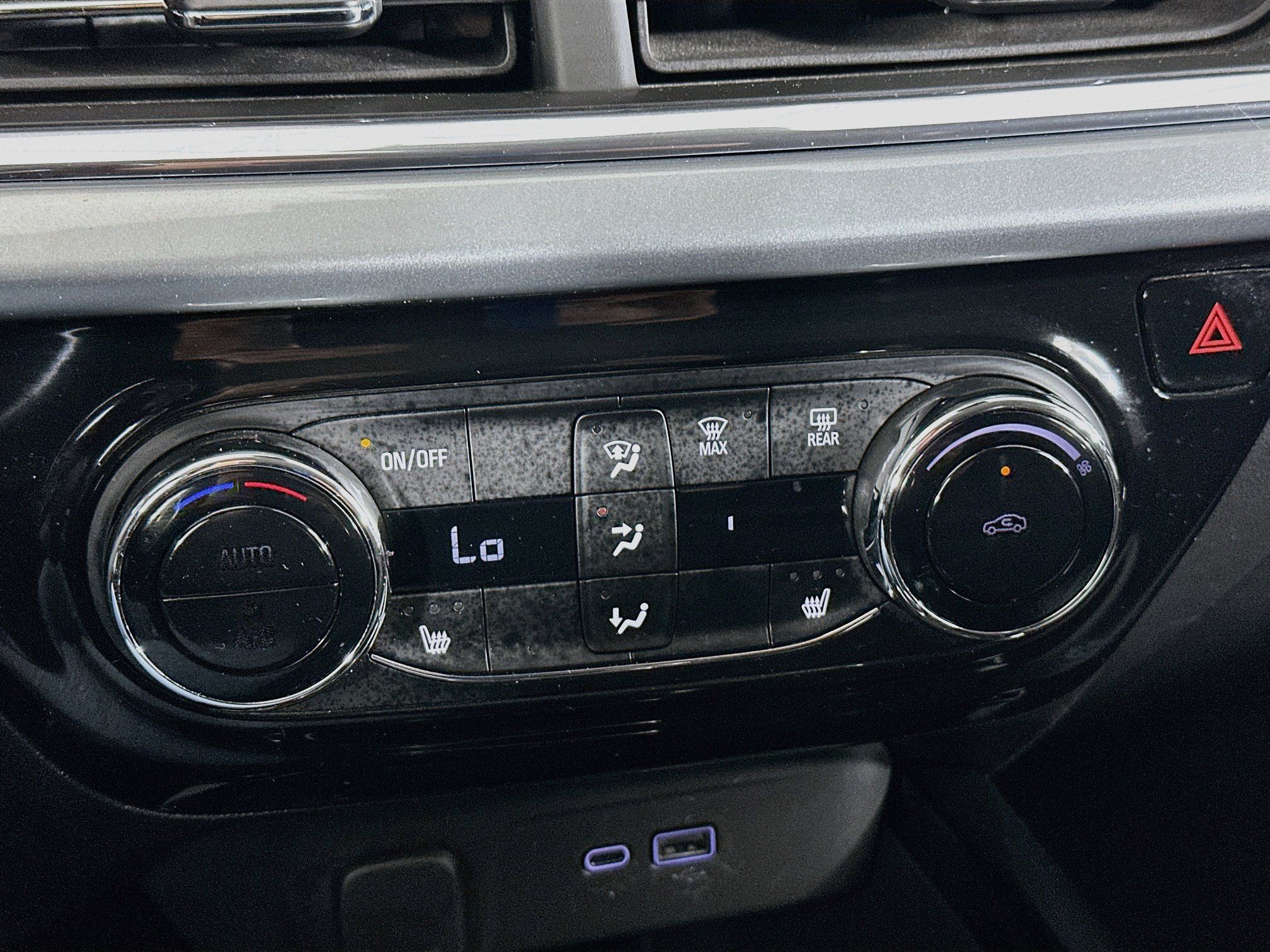 Used 2025 Chevrolet Trax LT w/ LT Convenience Package FWD image 22