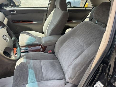 Used 2004 Toyota Camry XLE FWD image 9