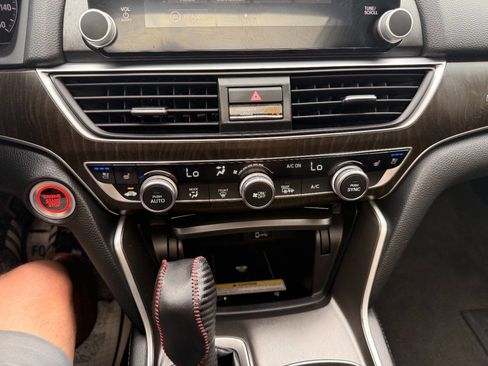 Used 2018 Honda Accord Touring image 45
