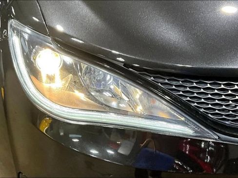 Used 2020 Chrysler Pacifica Touring-L Plus w/ S Appearance Package FWD image 29
