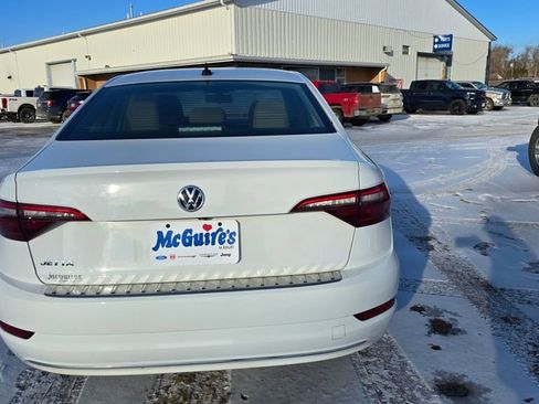 Used 2021 Volkswagen Jetta SE w/ SE Cold Weather Package image 6