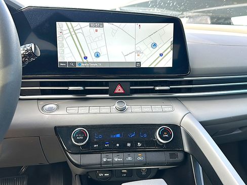 Used 2024 Hyundai Elantra SEL image 31