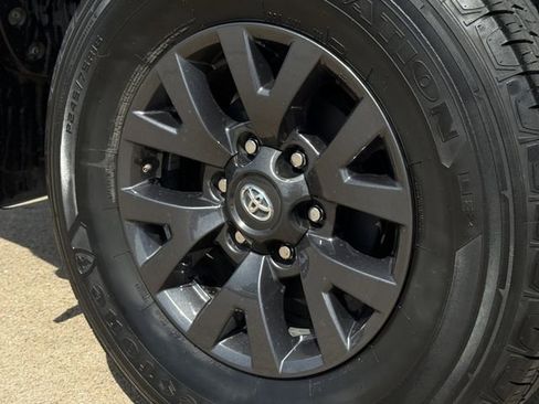 Used 2023 Toyota Tacoma SR5 RWD image 11