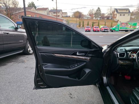 Used 2016 Nissan Maxima Platinum w/ Interior Lighting Package image 10