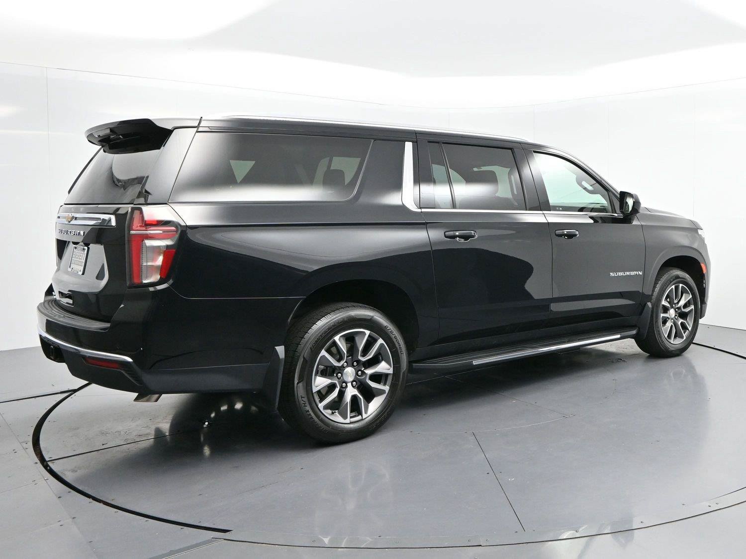 Used 2023 Chevrolet Suburban LS AWD/4WD image 7