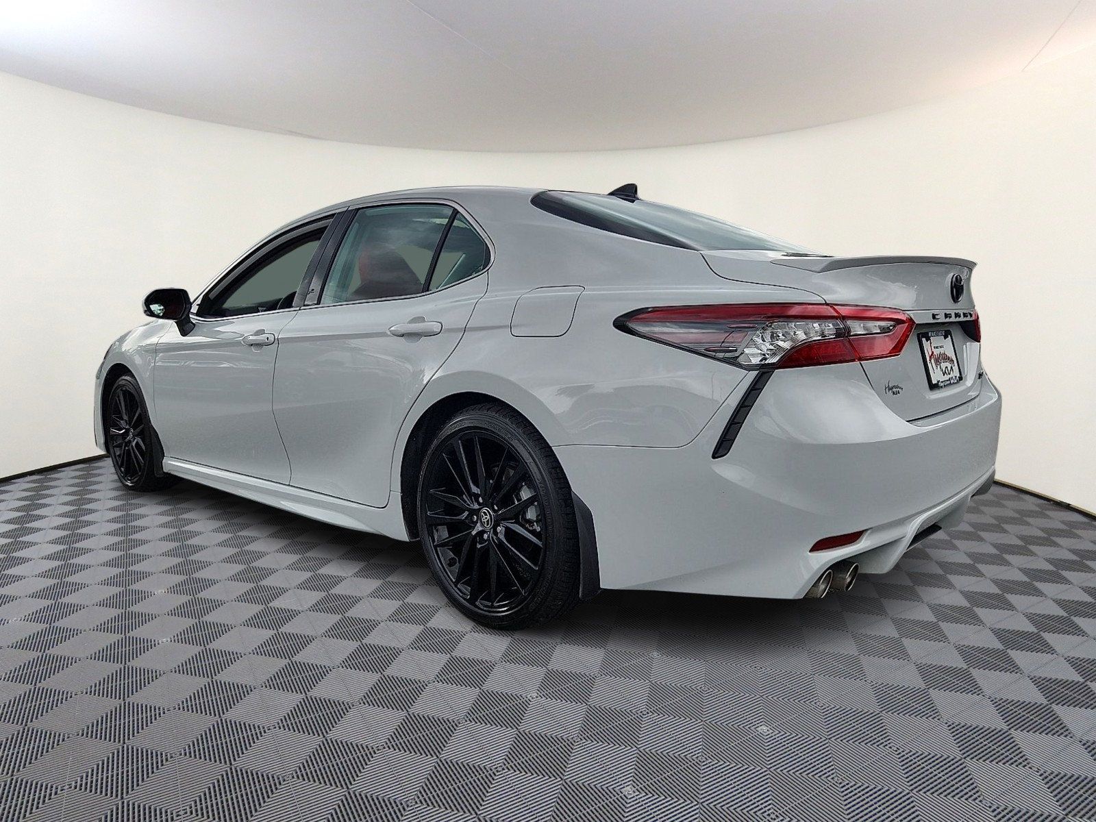Used 2023 Toyota Camry XSE FWD image 4