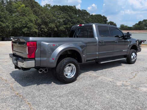 Used 2020 Ford F350 Lariat w/ Lariat Value Package AWD/4WD image 3