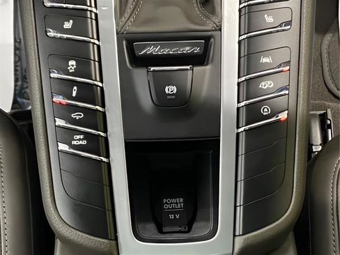 Used 2020 Porsche Macan GTS image 28