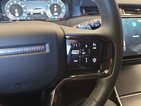 Certified 2025 Land Rover Range Rover Evoque Dynamic SE AWD/4WD image 21