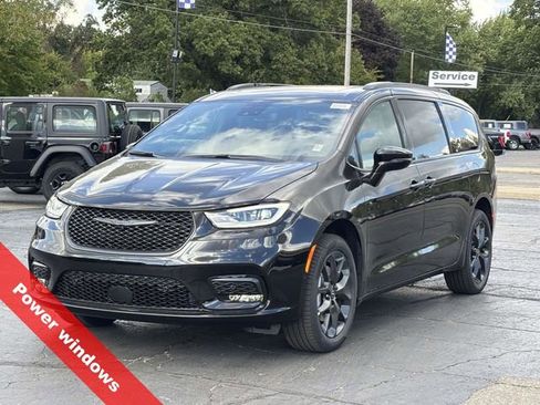 New 2026 Chrysler Pacifica Limited w/ S Appearance Package image 38