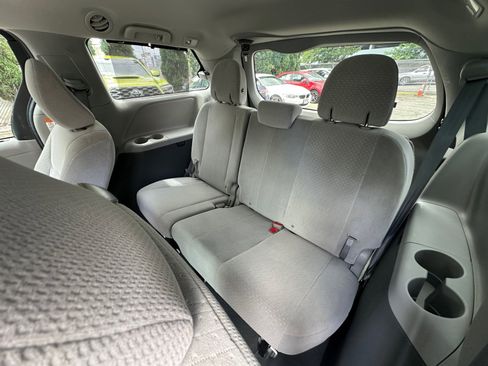 Used 2020 Toyota Sienna LE FWD image 15