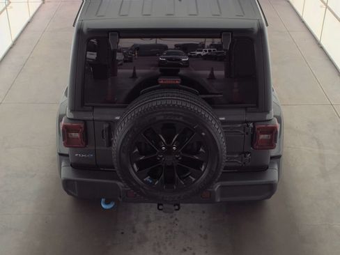 Used 2023 Jeep Wrangler Unlimited Sahara w/ Cold Weather Group AWD/4WD image 5