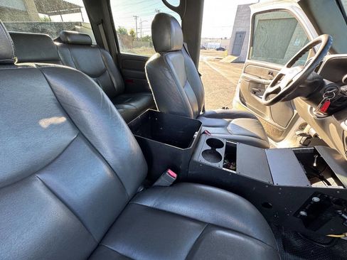 Used 2005 Chevrolet Silverado 2500 4x4 Crew Cab image 48