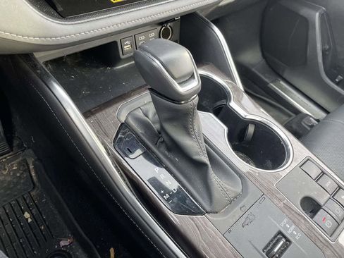 Used 2024 Toyota Highlander Platinum image 45