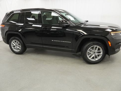 New 2026 Jeep Grand Cherokee Laredo X AWD/4WD image 9