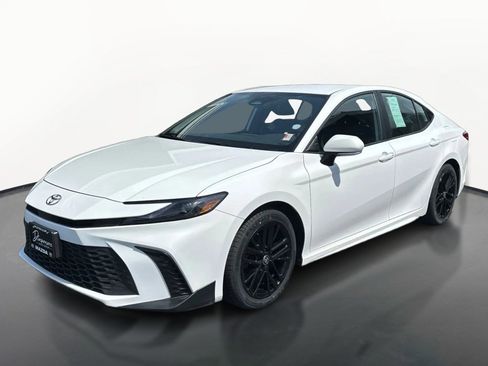 Used 2025 Toyota Camry SE FWD image 7