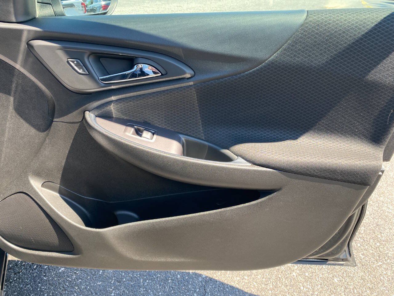 Used 2019 Chevrolet Malibu Hybrid FWD image 30