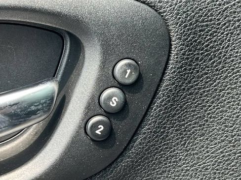 Used 2018 Jeep Cherokee Limited w/ Luxury Group AWD/4WD image 9