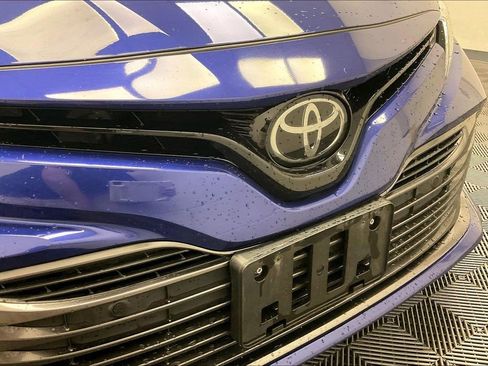 Used 2018 Toyota Camry XLE FWD image 27