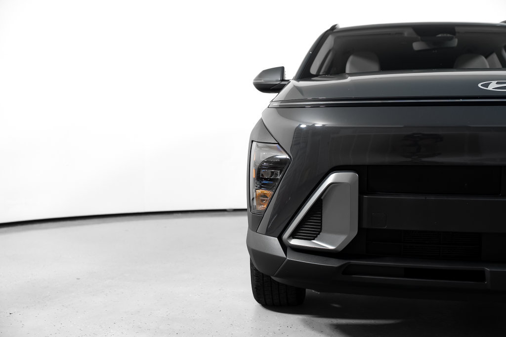 Certified 2025 Hyundai Kona SEL FWD image 18