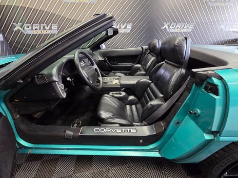 Used 1991 Chevrolet Corvette Convertible RWD image 30