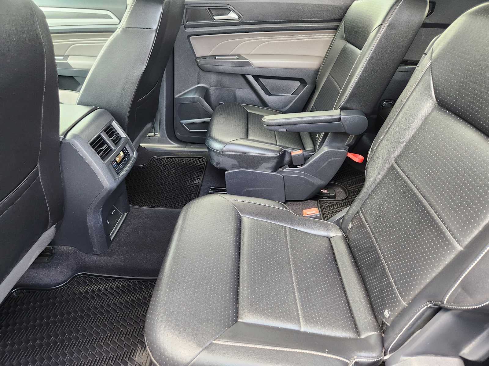 Used 2022 Volkswagen Atlas SEL R-Line AWD/4WD image 11